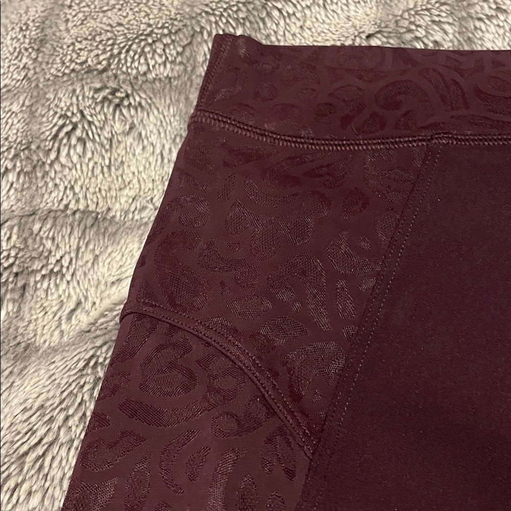 Lululemon paisley sheer lace size 4, 25inseam - Picture 4 of 5